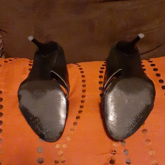 Shoes - Picture 5 of 7